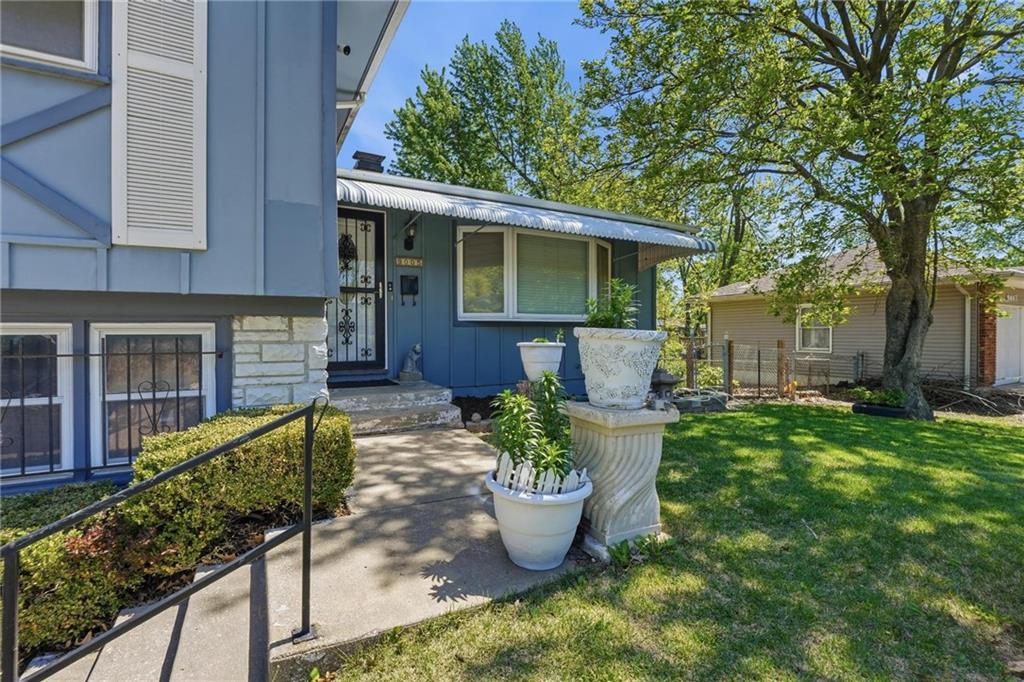 9005 Blue Ridge Boulevard Kansas City, MO 64138 - Photo 31 of 37