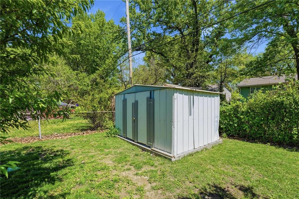 9005 Blue Ridge Boulevard Kansas City, MO 64138 - Photo 35 of 37
