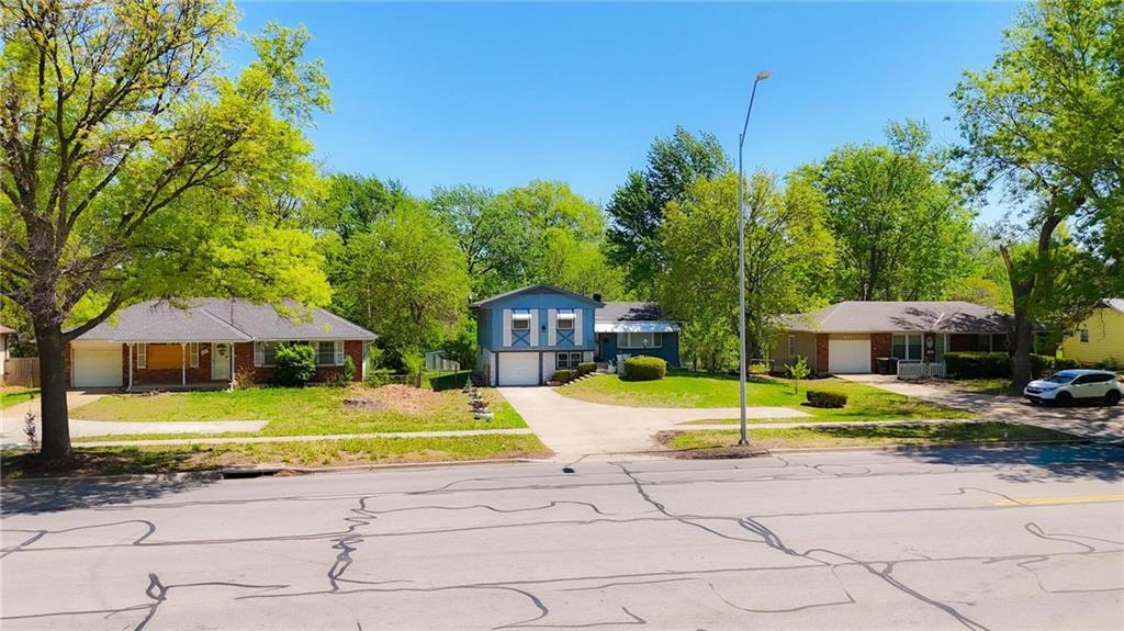 9005 Blue Ridge Boulevard Kansas City, MO 64138 - Photo 4 of 37
