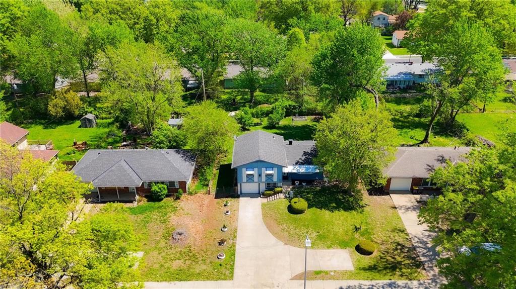 9005 Blue Ridge Boulevard Kansas City, MO 64138 - Photo 5 of 37