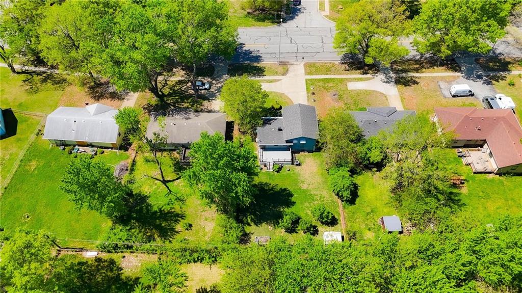 9005 Blue Ridge Boulevard Kansas City, MO 64138 - Photo 7 of 37