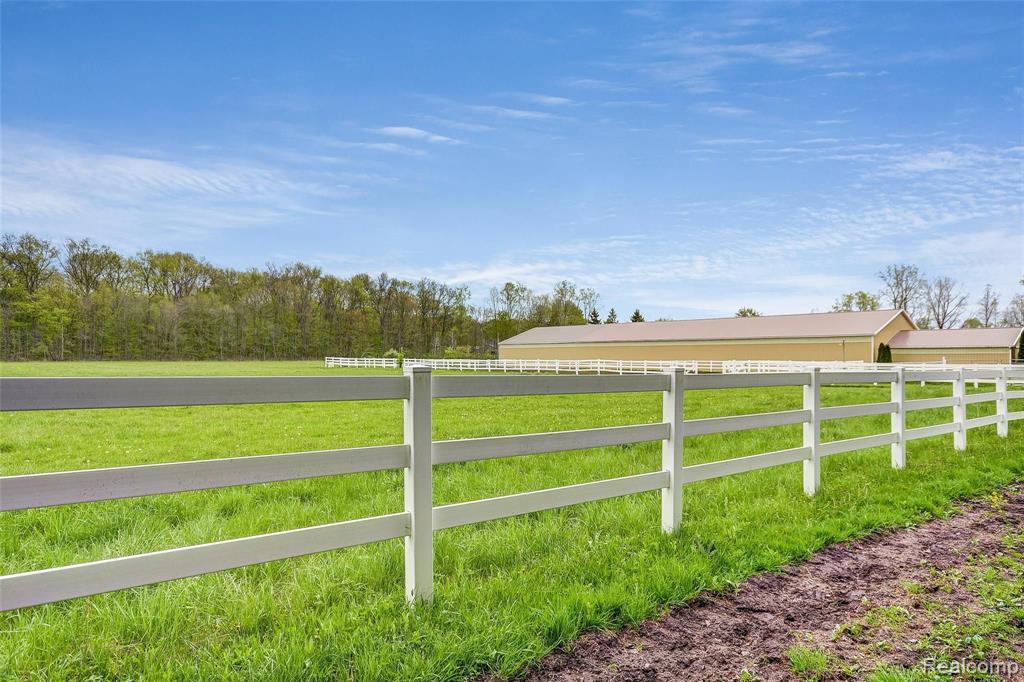 11271 North Rushton Road South Lyon, MI 48178 - Photo 37 of 50