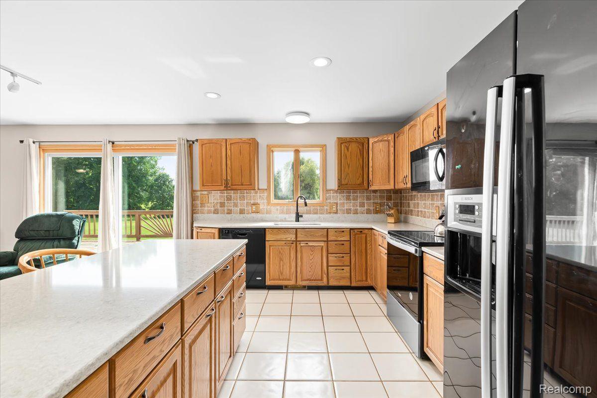 5360 North Owosso Road Fowlerville, MI 48836 - Photo 10 of 38 5360 Owosso Road - Kitchen
