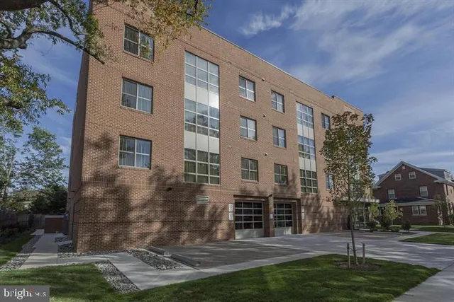 $3,990 | 905 North Jackson Street, Unit 402, Arlington, VA 22201