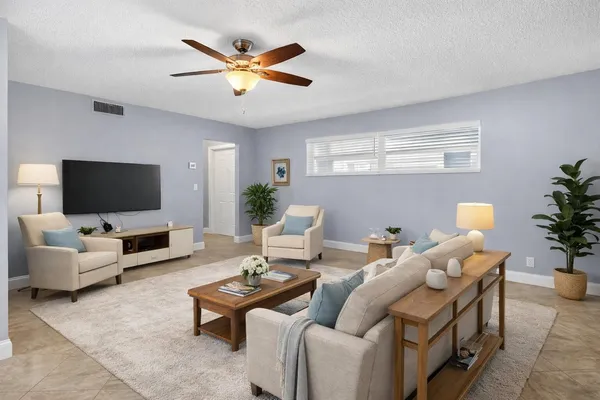 $1,800 | 18 Colonial Club Drive, Unit 203, Boynton Beach, FL 33435