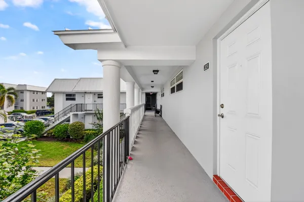 $1,800 | 18 Colonial Club Drive, Unit 203, Boynton Beach, FL 33435