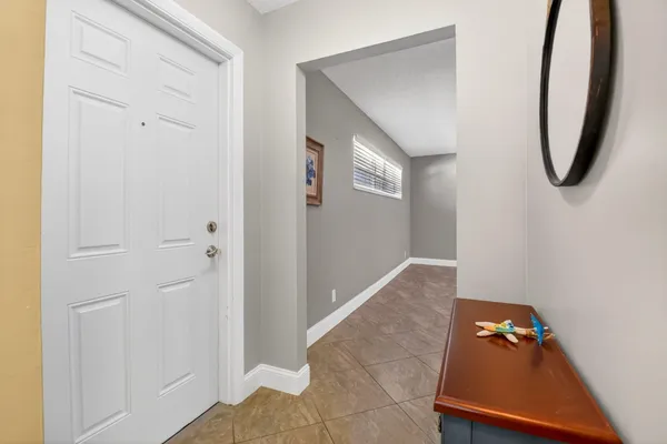 $1,800 | 18 Colonial Club Drive, Unit 203, Boynton Beach, FL 33435