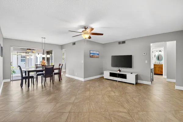 $1,800 | 18 Colonial Club Drive, Unit 203, Boynton Beach, FL 33435