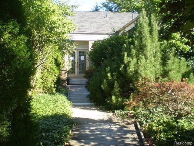 3856 Quarton Road Bloomfield Hills, MI 48302 - Photo 1 of 25 P1010039.JPG