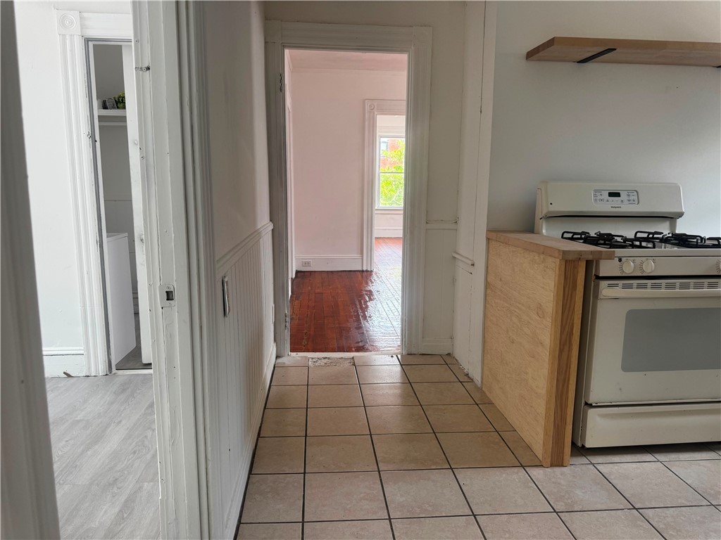 792 Atwells Avenue Providence, RI 02909 - Photo 34 of 47 Second Floor Apartment
