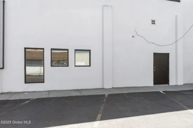 $1 | 1480 State Street, Schenectady, NY 12304