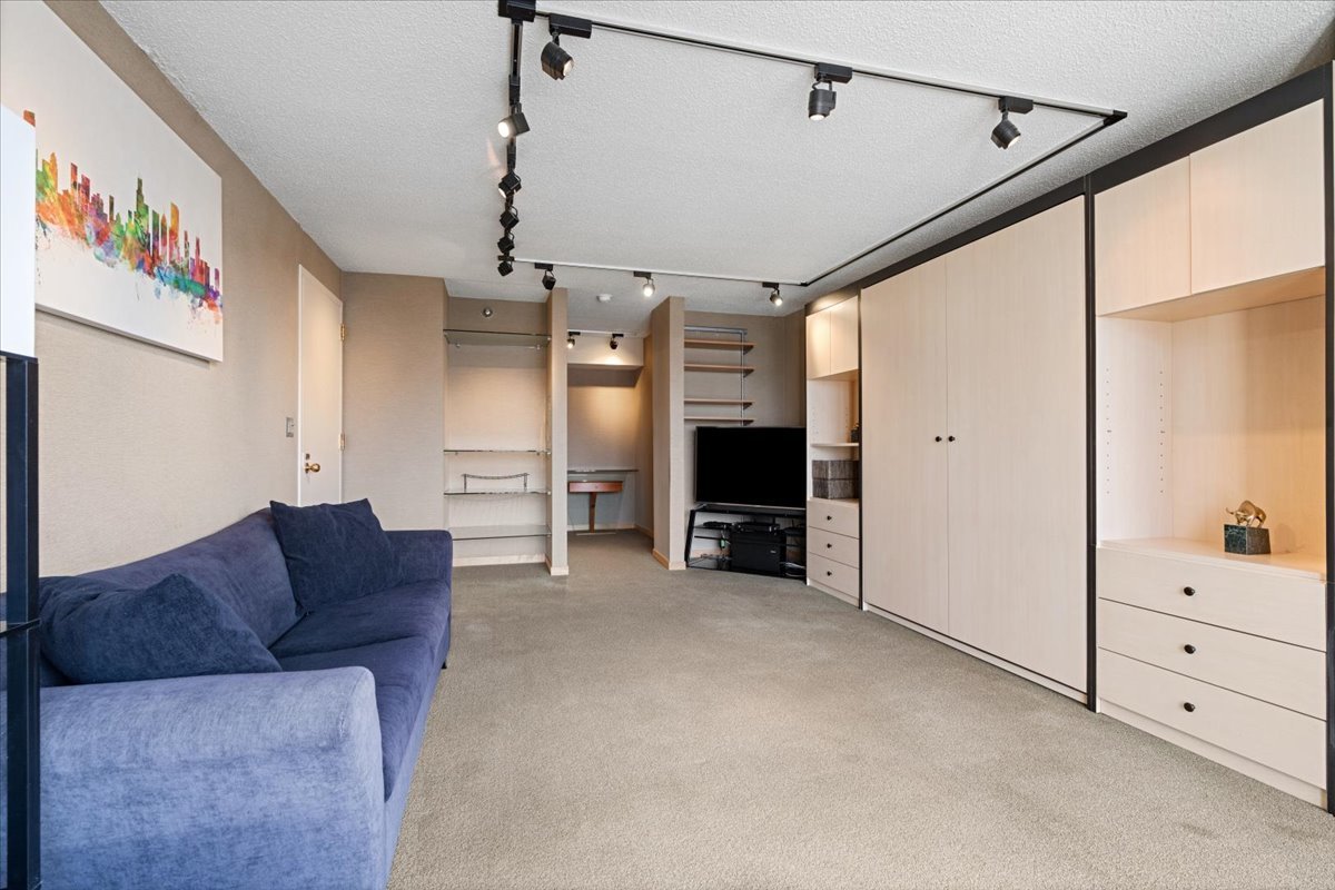 111 West Maple Street, Unit 2012 Chicago, IL 60610 - Photo 6 of 15