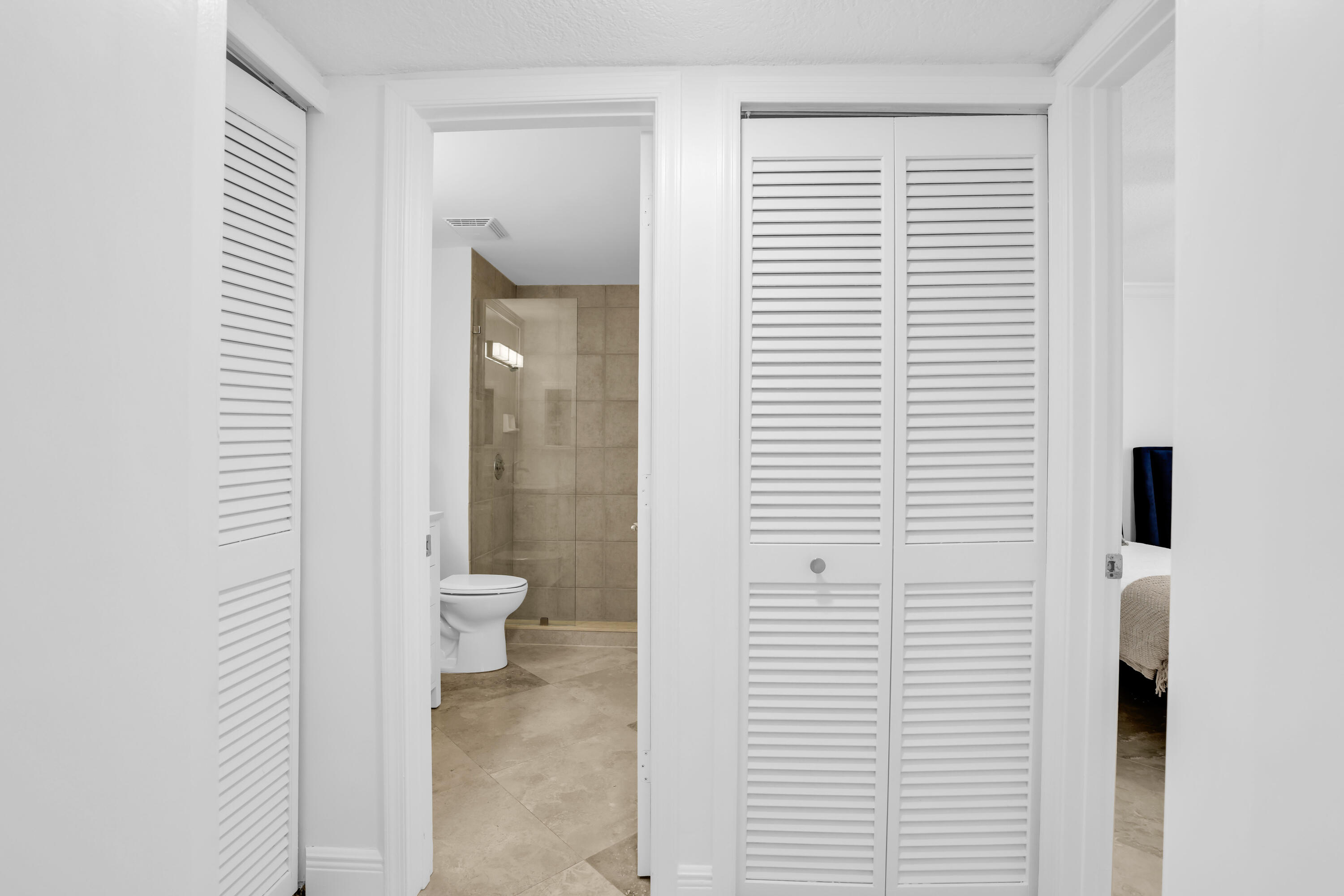 4161 U.S. Highway 1, Unit I2 Jupiter, FL 33477 - Photo 28 of 64 a bathroom with a toilet