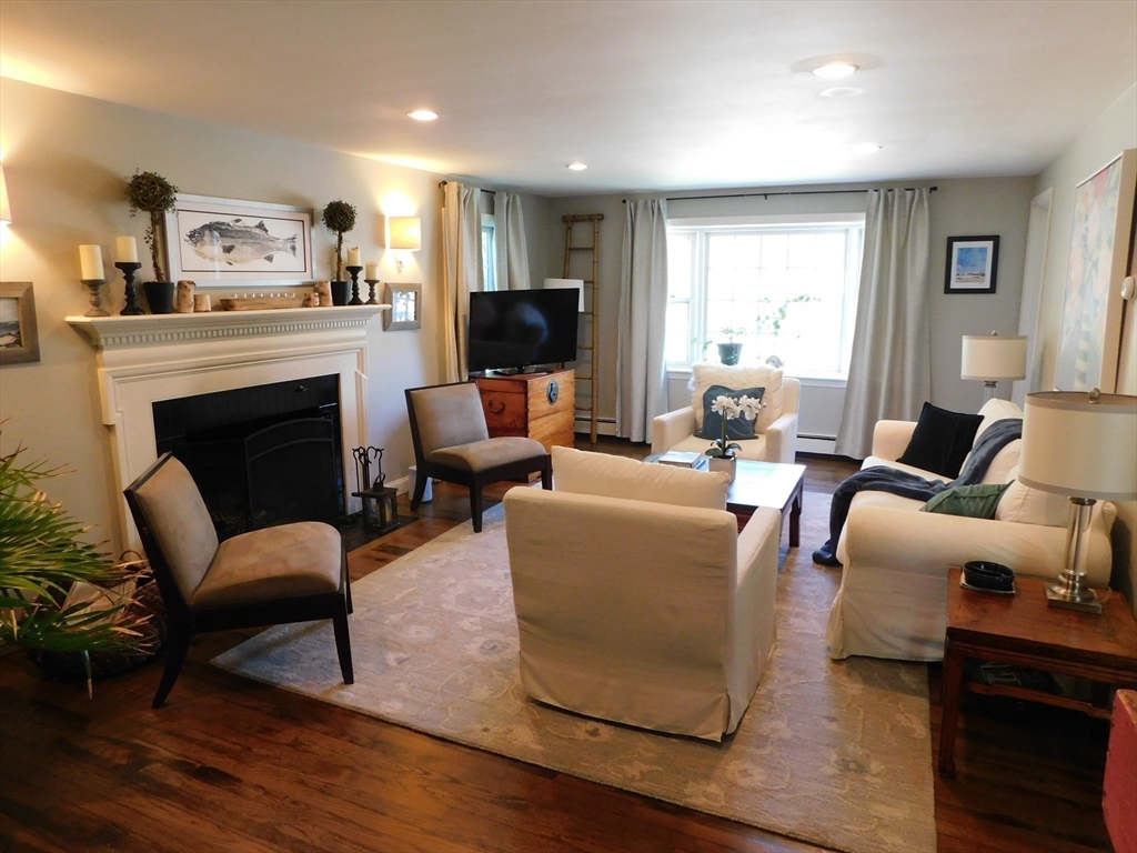 29 Howard Street Hamilton, MA 01982 - Photo 15 of 27