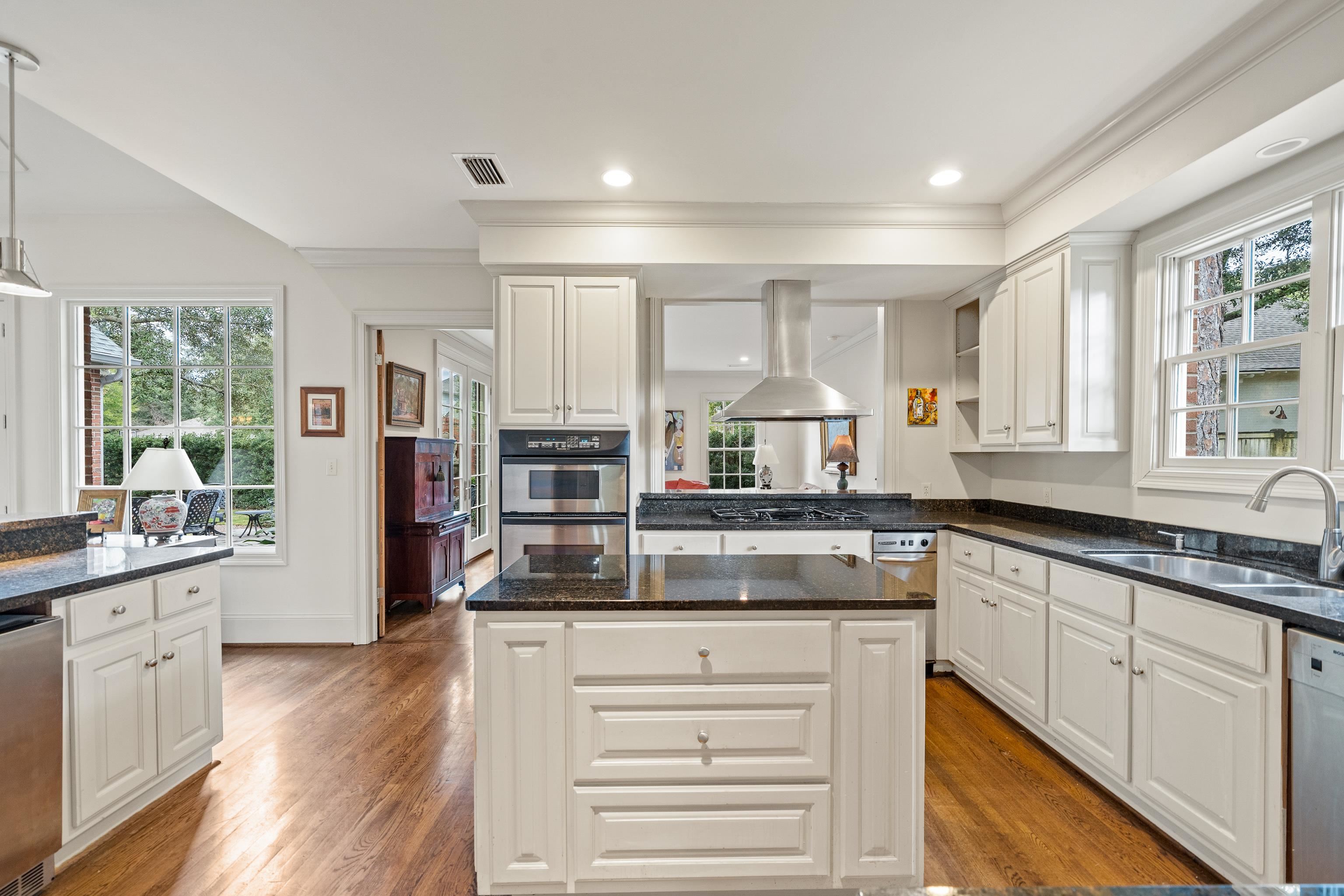 18450 Point Clear Court Fairhope, AL 36532 - Photo 19 of 44 Kitchen