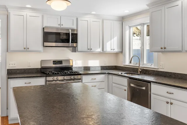 $699,000 | 38 Ozzy Lane, Hartford, VT 05001