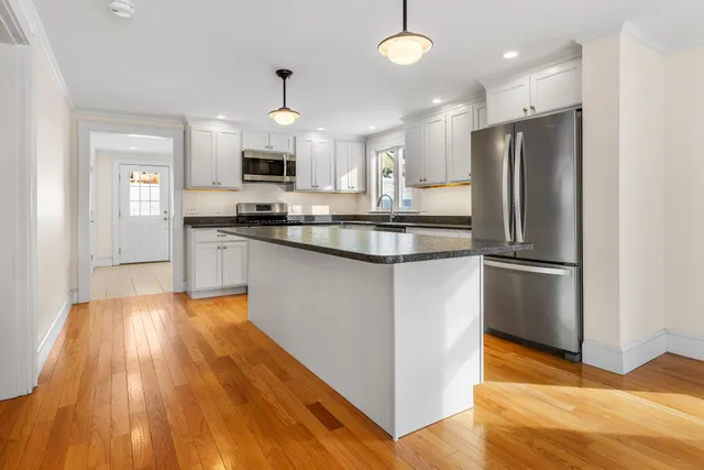 $699,000 | 38 Ozzy Lane, Hartford, VT 05001