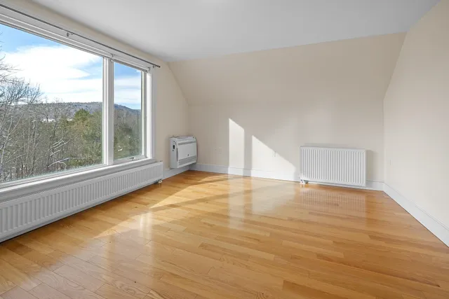 $699,000 | 38 Ozzy Lane, Hartford, VT 05001