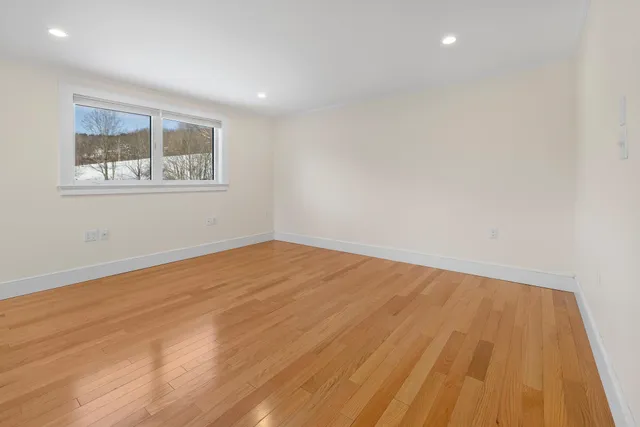 $699,000 | 38 Ozzy Lane, Hartford, VT 05001