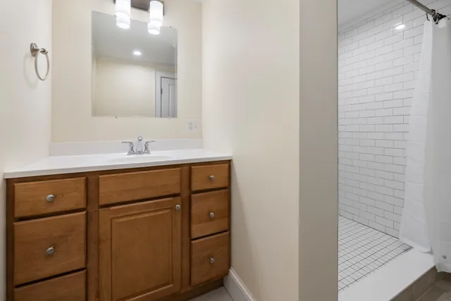 $699,000 | 38 Ozzy Lane, Hartford, VT 05001