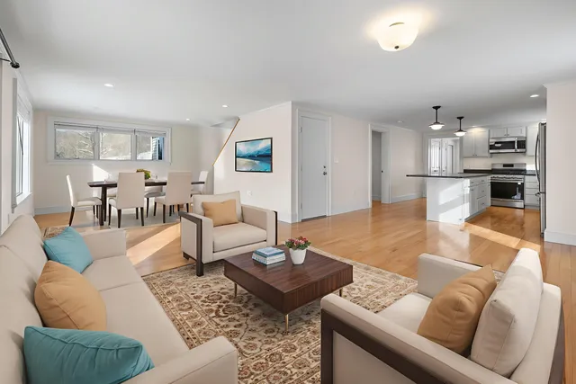 $699,000 | 38 Ozzy Lane, Hartford, VT 05001