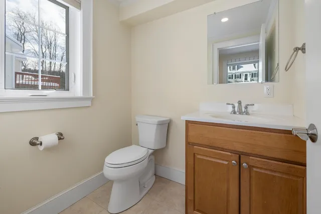 $699,000 | 38 Ozzy Lane, Hartford, VT 05001