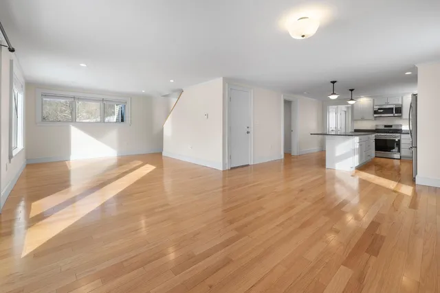 $699,000 | 38 Ozzy Lane, Hartford, VT 05001