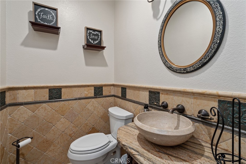 2885 Citrocado Ranch Street Corona, CA 92881 - Photo 28 of 51 a bathroom with a toilet a sink and a mirror