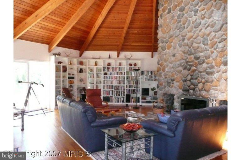 616 Hills Point Road Cambridge, MD 21613 - Photo 3 of 20 Great Room #2