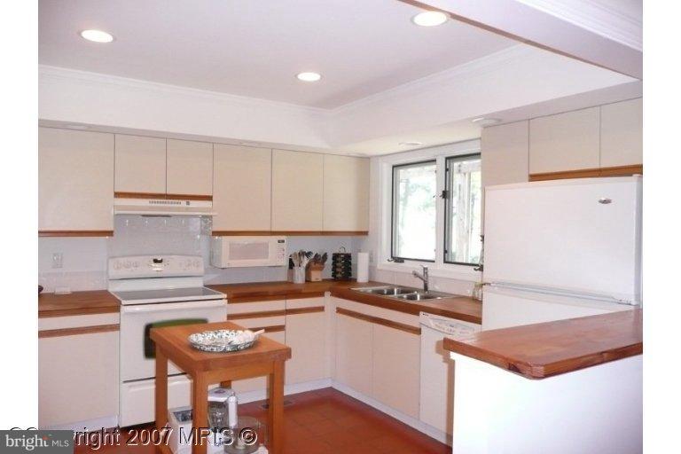 616 Hills Point Road Cambridge, MD 21613 - Photo 4 of 20 Kitchen