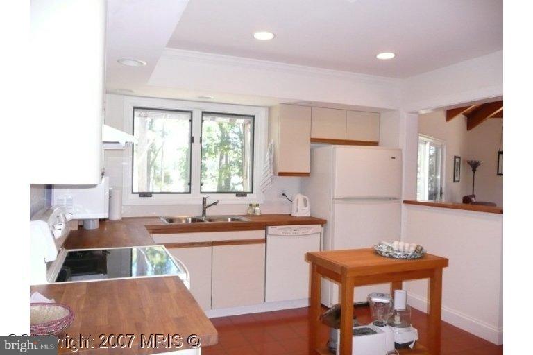 616 Hills Point Road Cambridge, MD 21613 - Photo 5 of 20 Kitchen #2