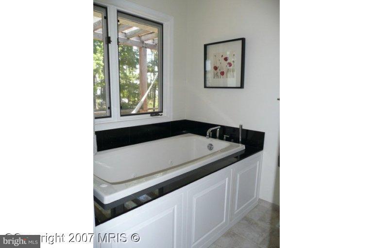 616 Hills Point Road Cambridge, MD 21613 - Photo 6 of 20 Master Bath