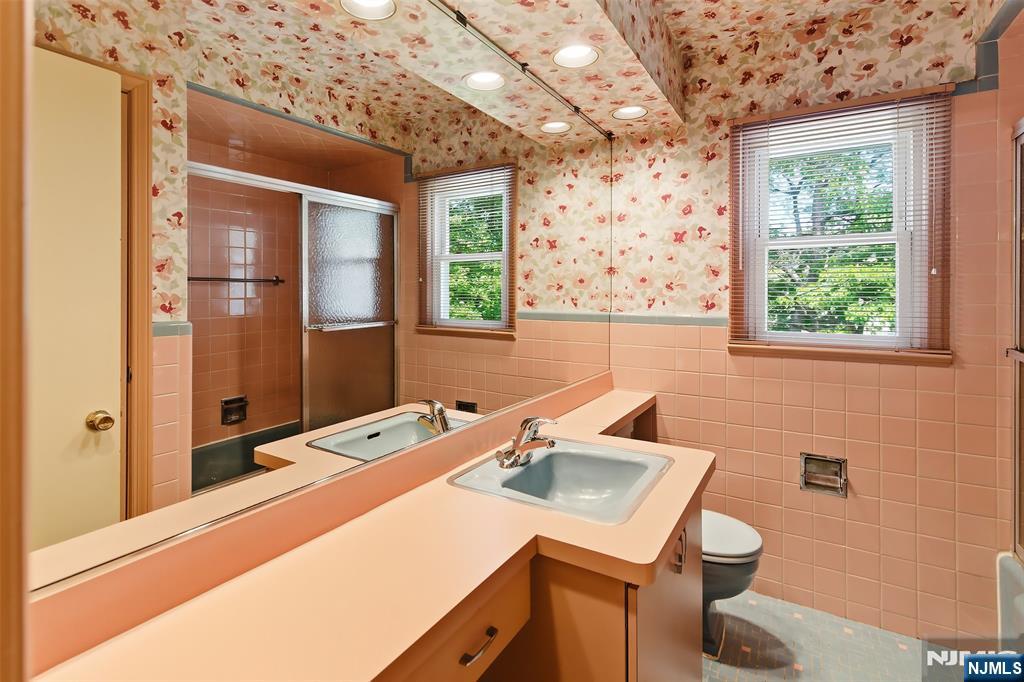 169 Hamilton Road Teaneck, NJ 07666 - Photo 18 of 27