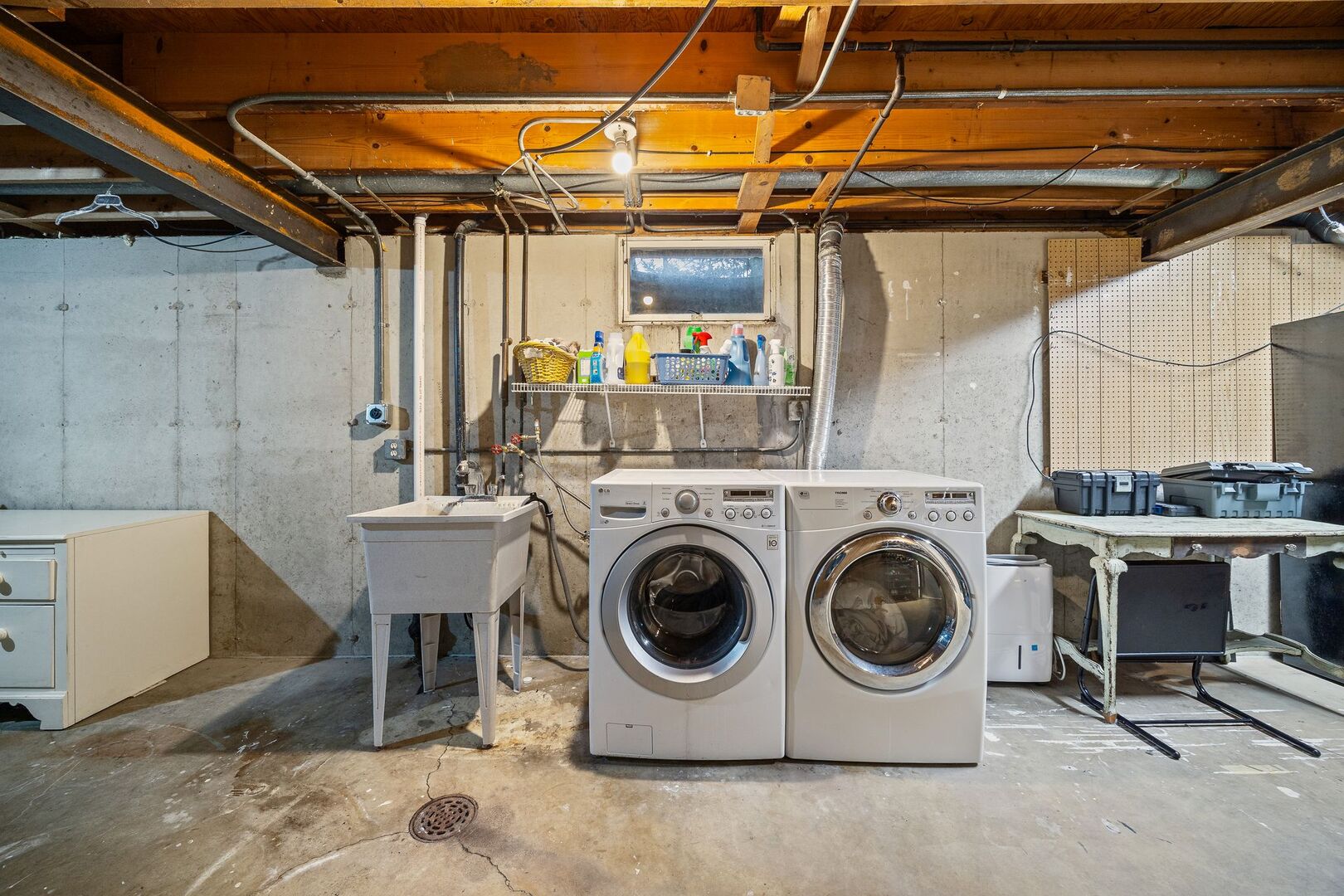 425 North Alfred Avenue Elgin, IL 60123 - Photo 23 of 33 a utility room with dryer and washer