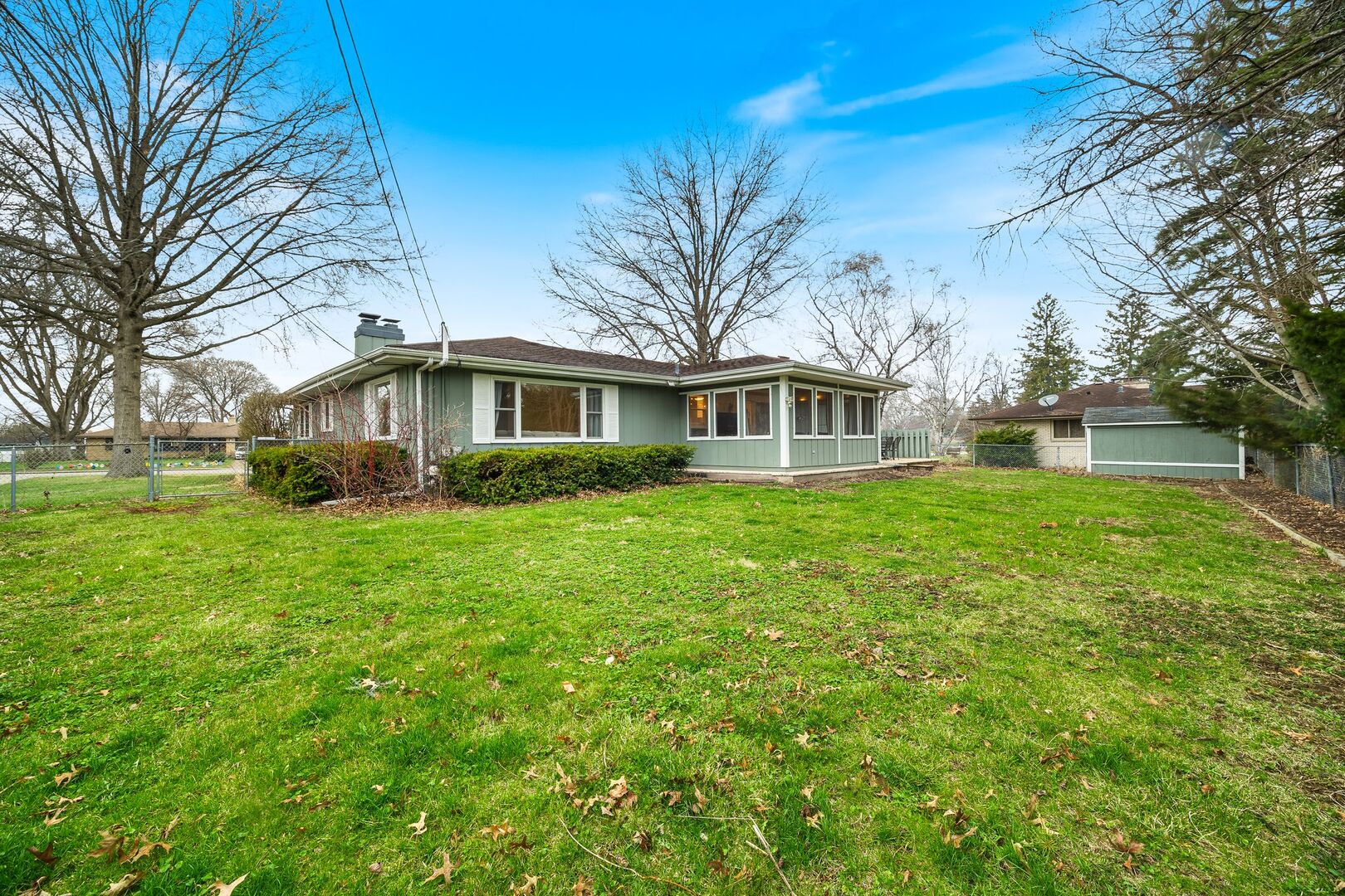 425 North Alfred Avenue Elgin, IL 60123 - Photo 28 of 33 a front view of a house with a yard and trees