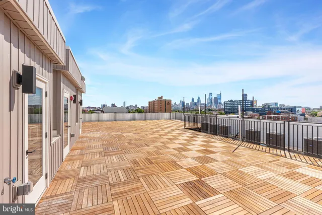 $1,725 | 629-33 West Girard Avenue, Unit 307, Philadelphia, PA 19122