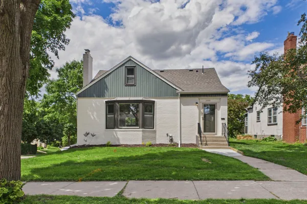 $525,000 | 1599 West Highland Parkway, St. Paul, MN 55116