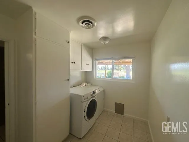 a view of a storage & utility room with washer and dryer
