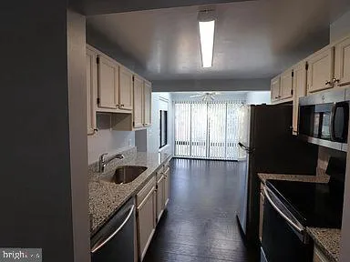 $1,950 | 18131 Chalet Drive, Unit 301, Germantown, MD 20874