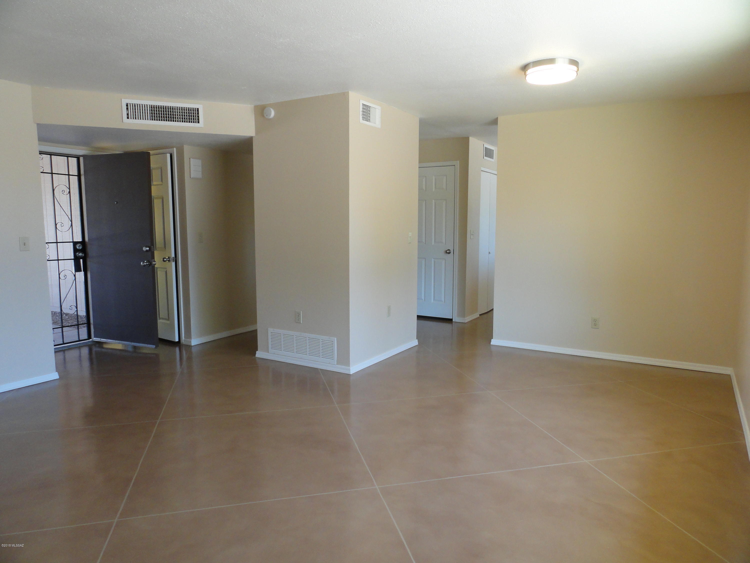 10015 East Susan Rae Place Tucson, AZ 85748 - Photo 2 of 20