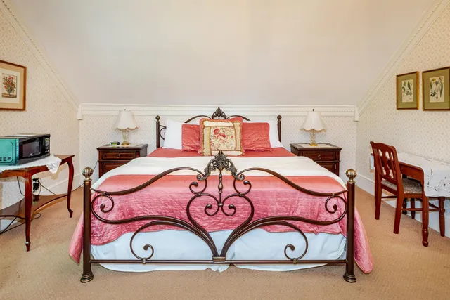 $1,800,000 | 430 High Street, Hampton, NH 03842