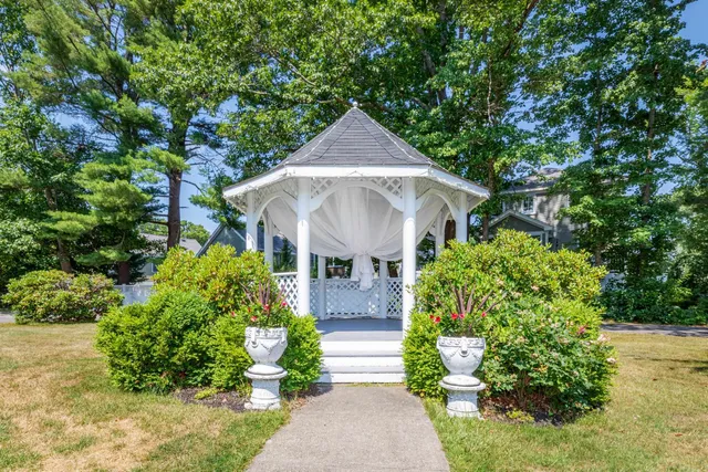 $1,800,000 | 430 High Street, Hampton, NH 03842