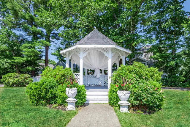 $1,800,000 | 430 High Street, Hampton, NH 03842