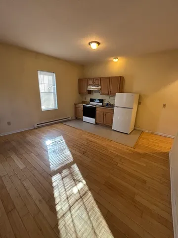 $1,900 | 357 Main Street, Unit 4, Hyannis, MA 02601