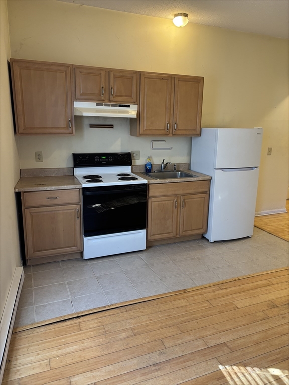 357 Main Street, Unit 4 Hyannis, MA 02601 - Photo 4 of 9