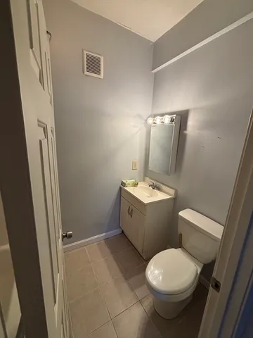 $1,900 | 357 Main Street, Unit 4, Hyannis, MA 02601