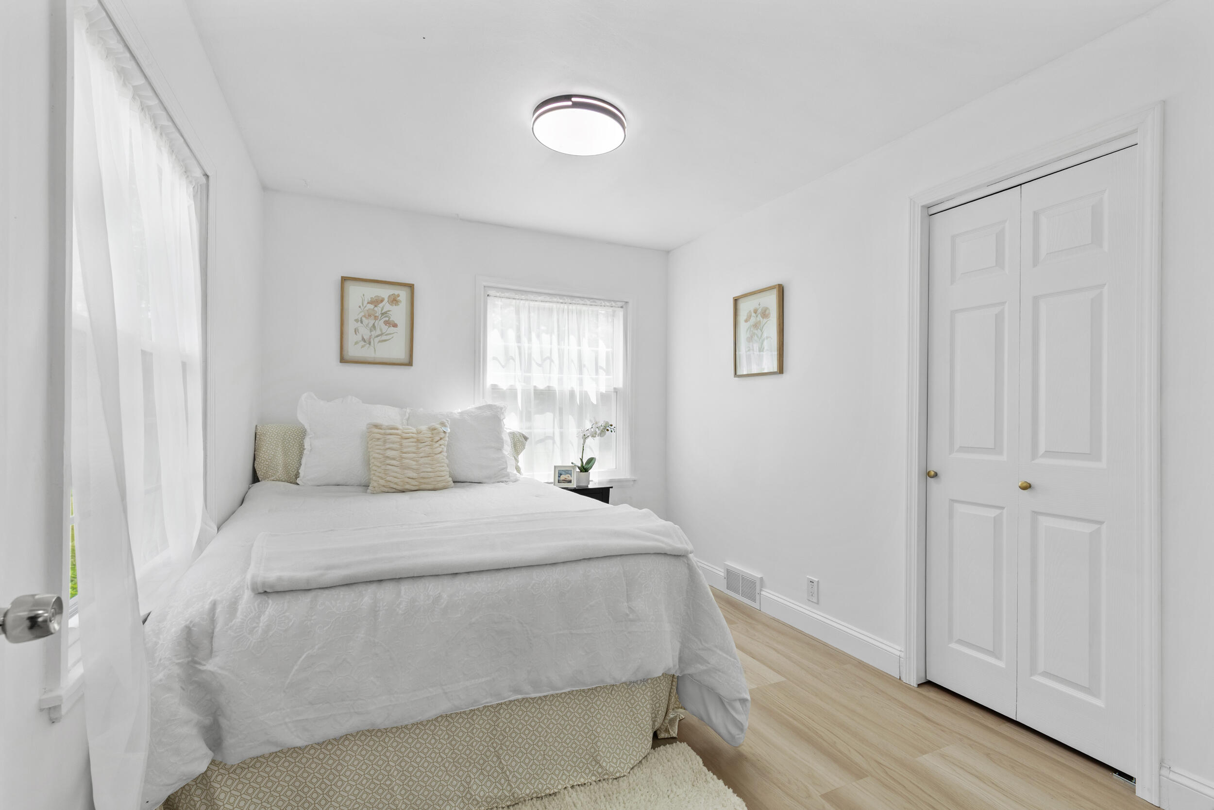 550 North Riverside Drive Saukville, WI 53080 - Photo 11 of 35 Cheerful main floor bedroom