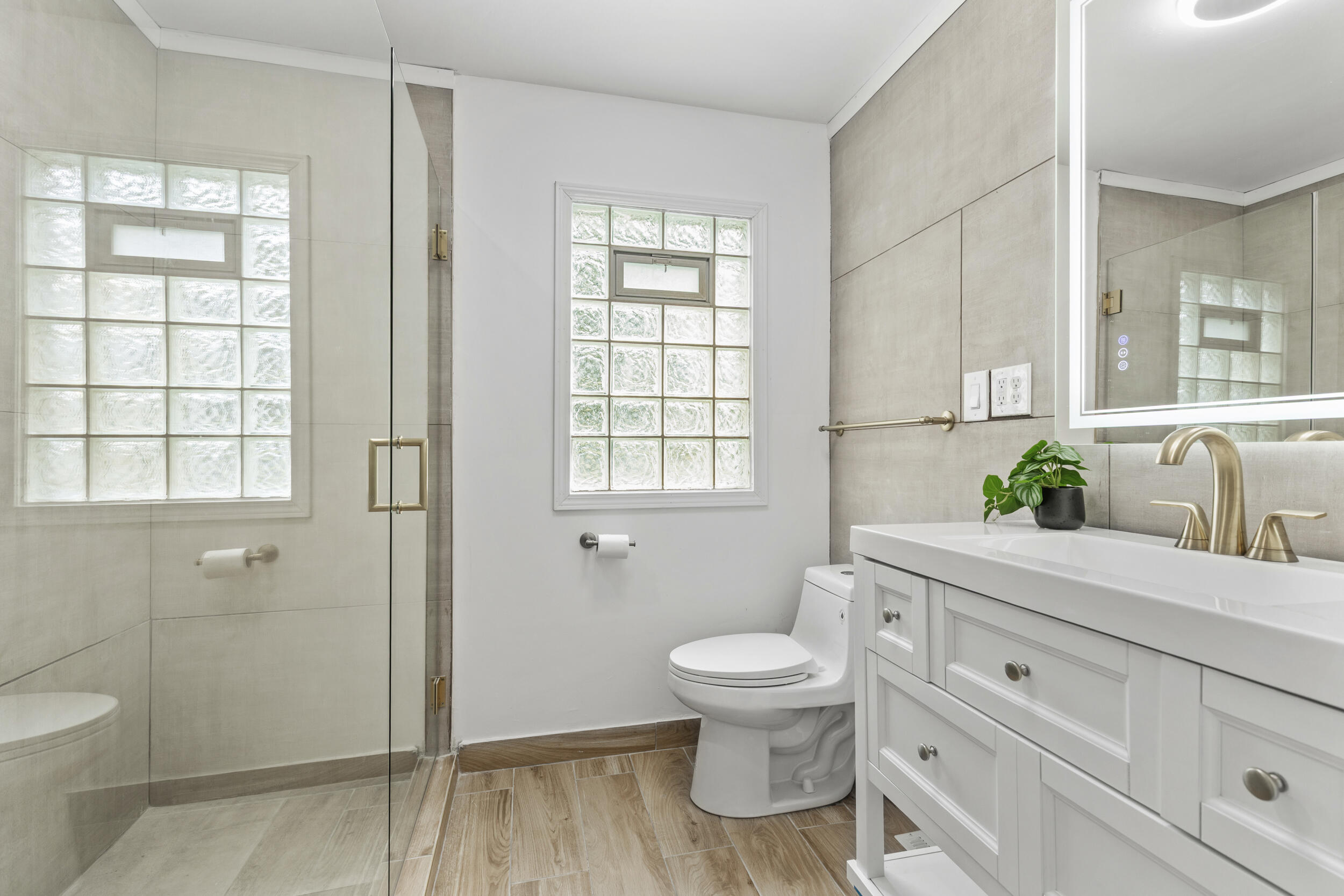 550 North Riverside Drive Saukville, WI 53080 - Photo 12 of 35 Beautiful main bath