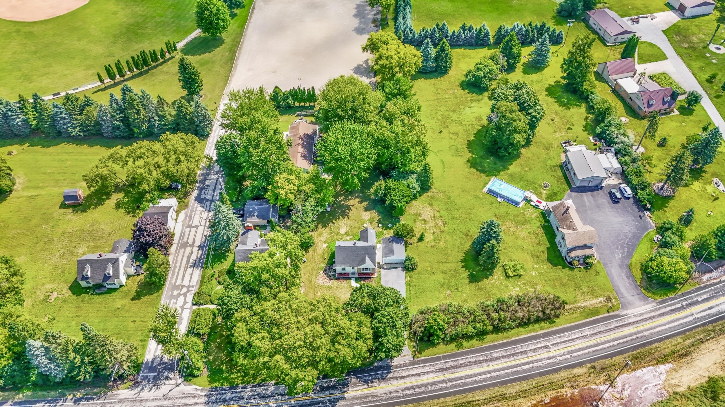 550 North Riverside Drive Saukville, WI 53080 - Photo 30 of 35 Lots of elbow room!