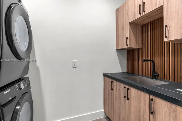 $1,395,000 | 1215 Northeast 11th Avenue, Unit B, Fort Lauderdale, FL 33304